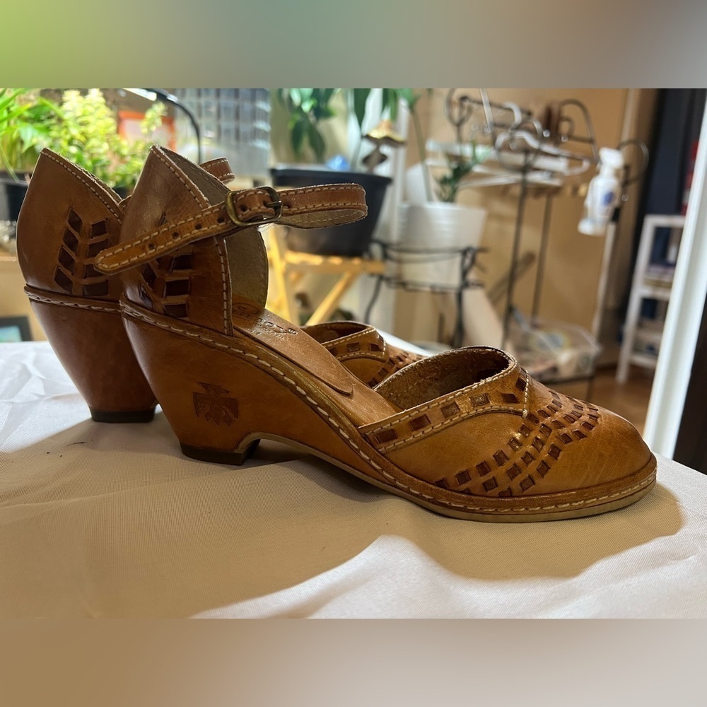 Kinney BOGO Brazilian leather strapped wedge sandal women size 5 1/2 ⚫️ - Picture 7 of 9